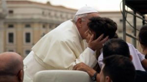 Un cristiano que no sea humilde y despegado del dinero no se asemeja a Jesús, dice el Papa