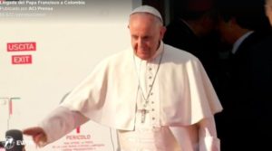 VIDEO: El Papa Francisco llega a Colombia y lo reciben a ritmo de cumbia