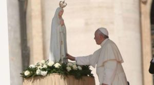 En el mes del Rosario, Papa Francisco renueva pedido de la Virgen de Fátima