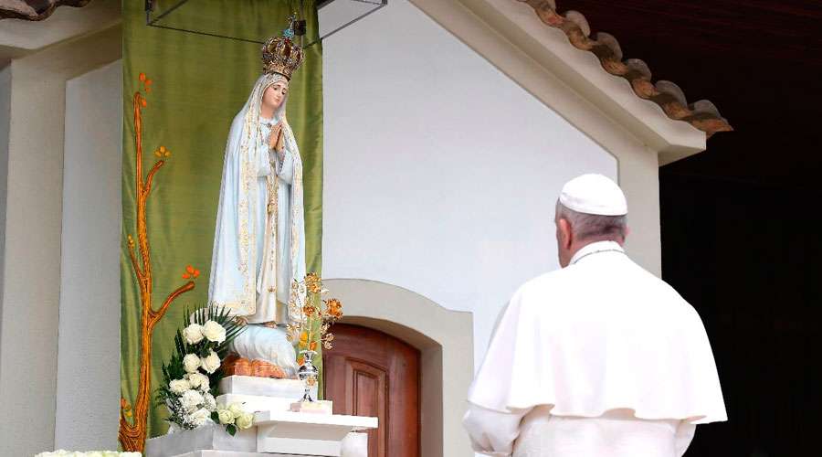 El Papa pide rezar el rosario en octubre por la paz y recuerda centenario Fátima