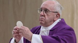 El Papa pide a los cristianos una fe que vaya más allá de los milagros