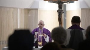 Uno puede saberse todos los dogmas, pero si no actúa como cristiano no sirve, dice el Papa