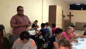 VIDEO: PASTORAL SOCIAL REALIZA SU PRIMER TALLER DE BISUTERÍA EN EL DECANATO ACUÑA