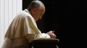Visita en privado del Papa Francisco a la tumba de Pablo VI en el aniversario de su muerte