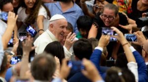 Papa Francisco: Reconocer la propia debilidad abre la puerta a Dios y rechaza la idolatría
