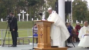 Papa Francisco: Como María, no tengamos miedo de “complicarnos” por los que sufren