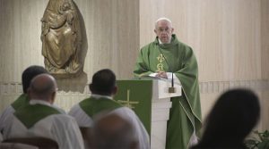 Papa Francisco: El demonio se la tiene jurada a los obispos, que deben ser humildes y orar