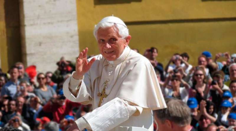 Hoy Benedicto XVI cumple 42 años de cardenal