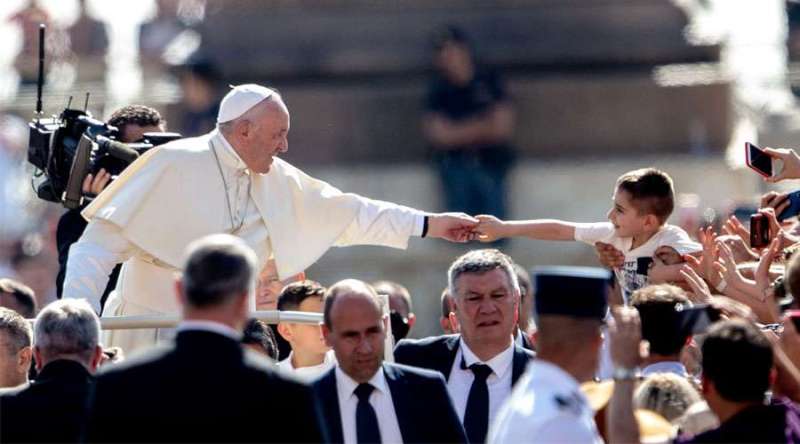 Papa Francisco: La oración es el pulmón que hace respirar a los discípulos de Cristo