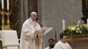 Papa Francisco: El mundo no cambia con “milagros” sino si cada uno hace lo que debe hacer