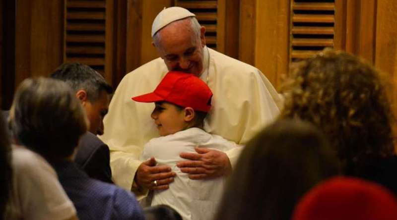 El Papa pide que educación católica sea una propuesta de esperanza para el mundo