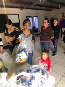 GALERIA: RECTORÍA SAN MARTÍN ENTREGA DESPENSAS