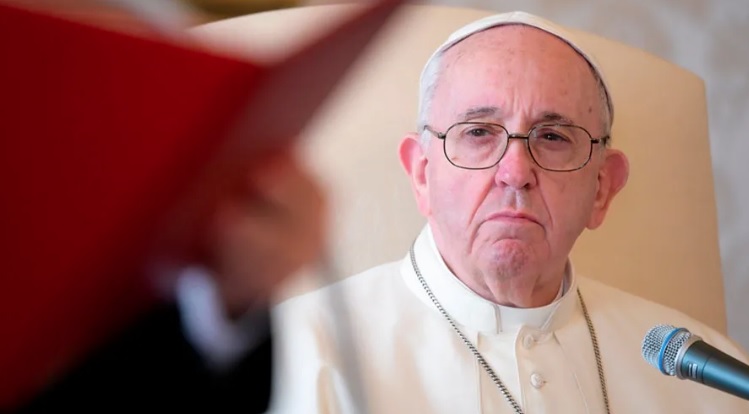 Papa Francisco ingresa al hospital por una operación programada, Vaticano informa sobre su estado de salud