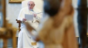 Papa: La Cruz es actual y eficaz ante los retos del mundo contemporáneo