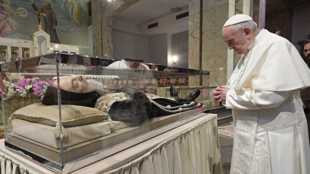 Papa invita a seguir ejemplo del Padre Pío para ser instrumentos del amor de Dios