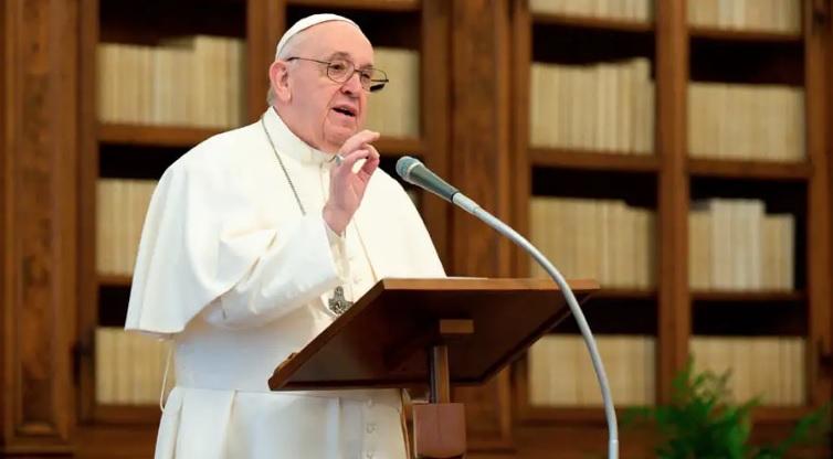 Papa marca dos caminos para alcanzar la justicia y la paz mundial
