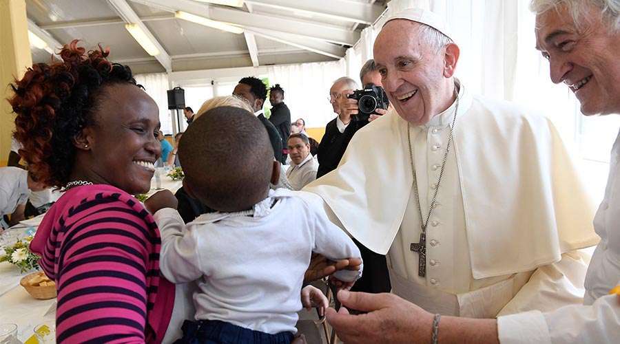 Papa pide no ver a los migrantes como números, sino encontrarse con ellos como personas