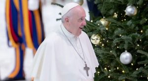 El Nacimiento y el Árbol de Navidad recuerdan la alegría de la Encarnación, dice el Papa