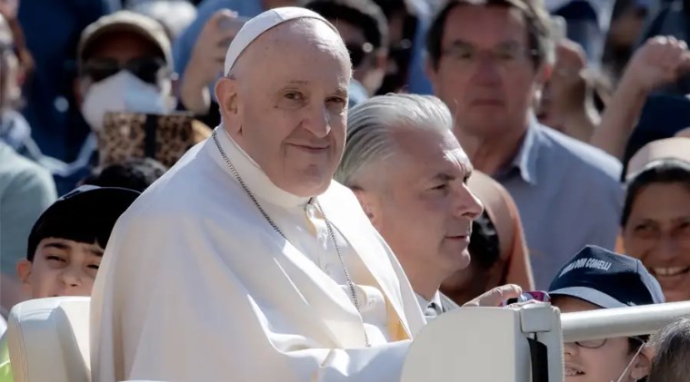 Papa Francisco invita a rezar el Rosario por la paz en el mundo en mayo 2022
