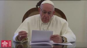 Papa Francisco pide a jóvenes usar responsablemente su tiempo de vacaciones