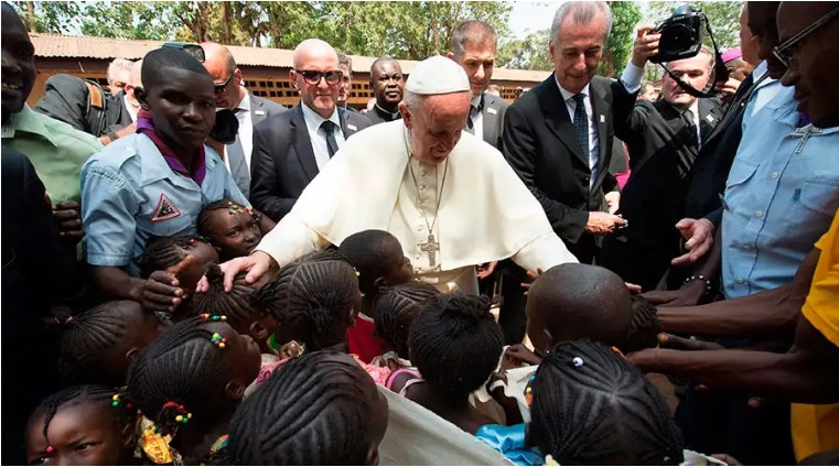 El Papa Francisco destaca la fe del pueblo africano