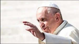 El Papa Francisco explica que amar como Jesús significa servir y dar la vida