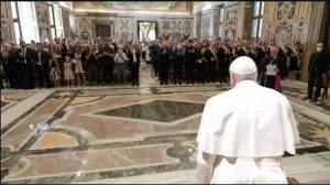 Papa Francisco: Un testimonio sencillo es la clave para transmitir la fe en la familia
