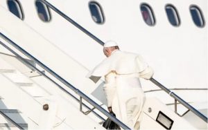 El Papa Francisco deja Roma y viaja rumbo a Kazajistán