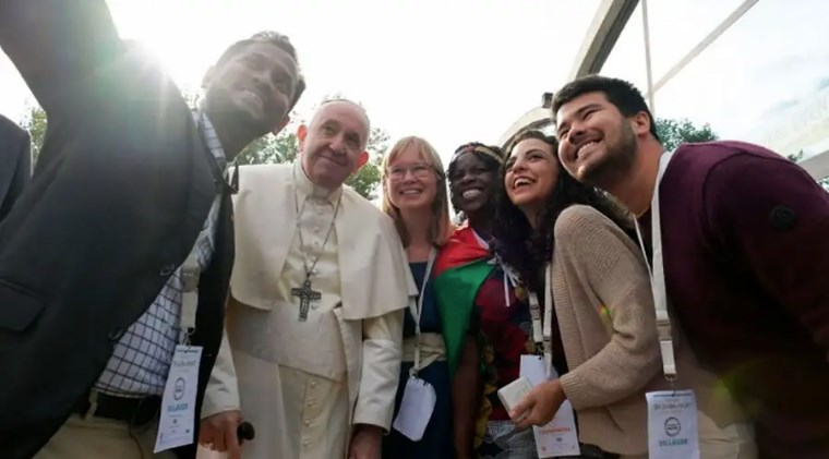 El Papa a jóvenes en Asís: No podemos salvar la casa común sin cuidar y amar a los pobres