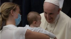 Papa Francisco: Lo poco que tenemos, si lo compartimos con amor, no se acaba nunca