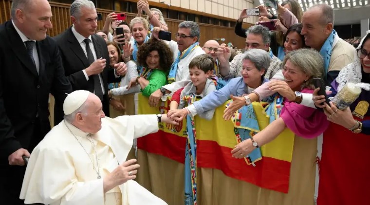 Papa Francisco: Iglesia y Estado tienen la responsabilidad de escuchar a las familias