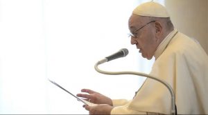 El Papa Francisco alerta a educadores católicos sobre las colonizaciones ideológicas