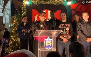 MONS.  ALFONSO MIRANDA EN EL ENCENDIDO DEL ÁRBOL NAVIDEÑO 2024.