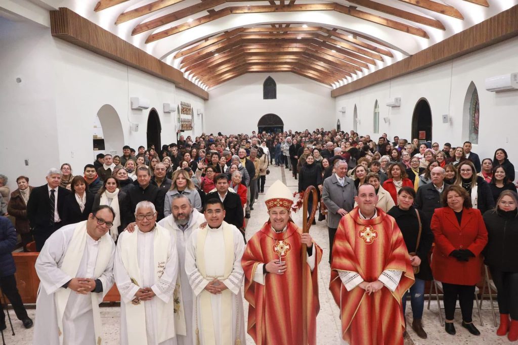 Misa por los 100 años de la parroquia del Sagrado Corazón en Nueva Rosita, Coah.  